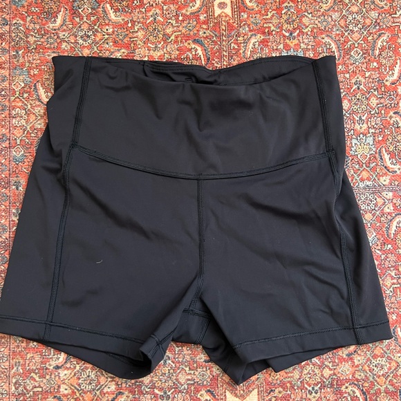 Athleta Ultimate Shortie bikers. Worn once, excellent condition size small - Picture 1 of 5